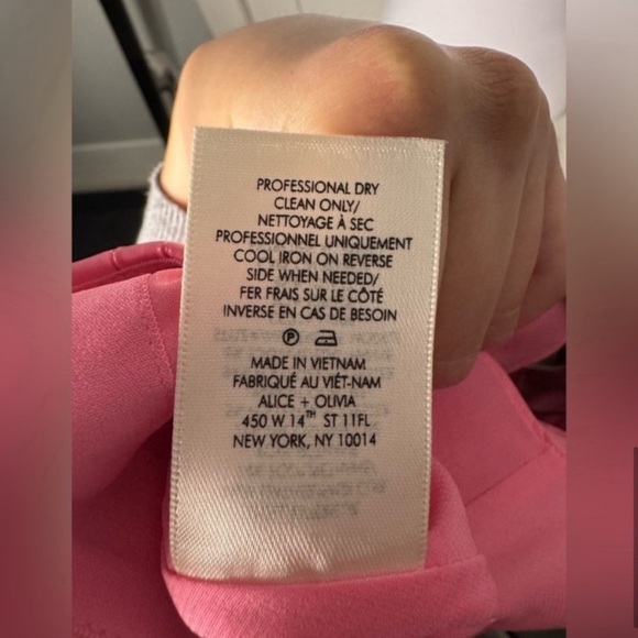 Alice + Olivia Emilie Pleated Faux Leather Mini Skirt/Size 4 - Picture 9 of 10